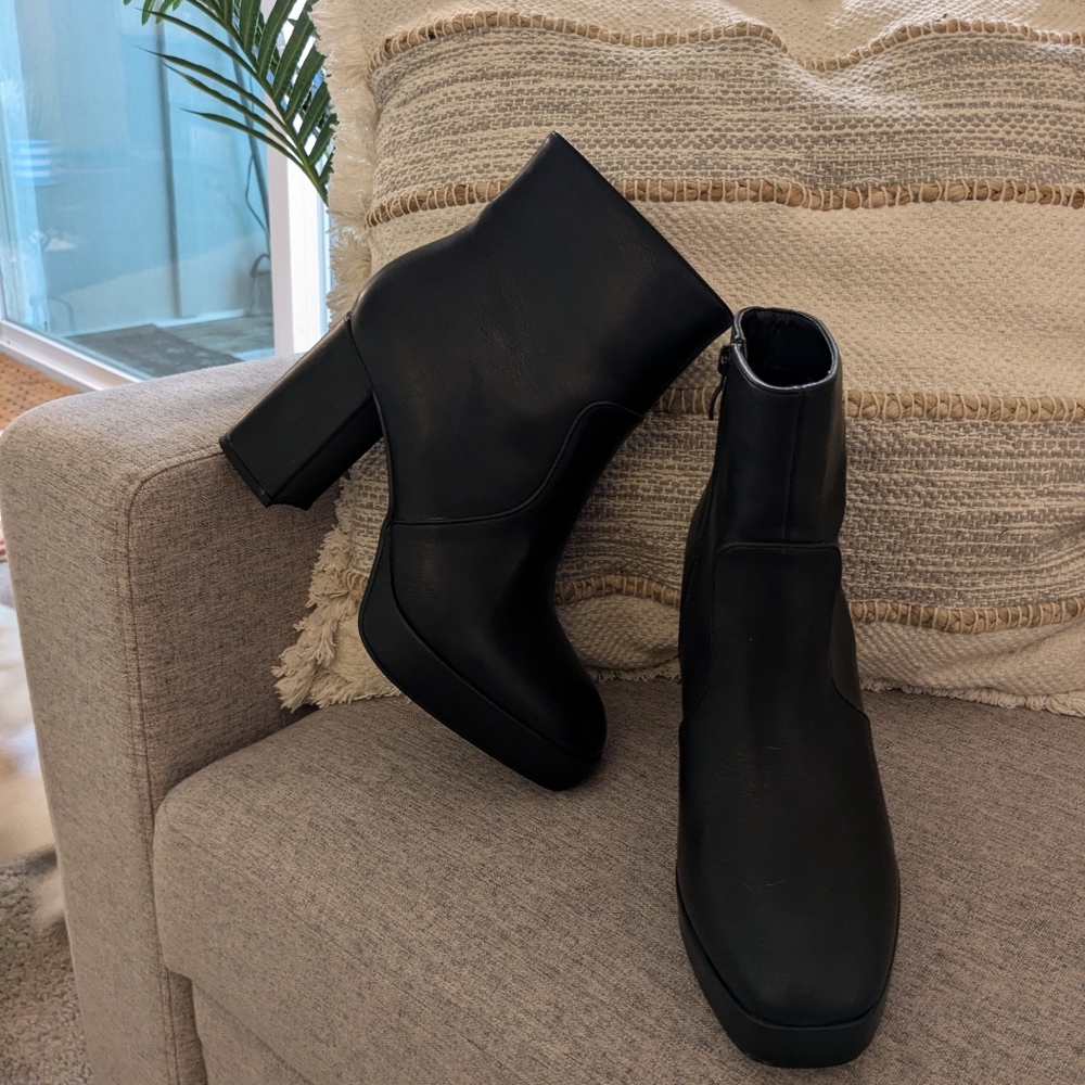 Sheln Brand Ankle Boots NWOT
